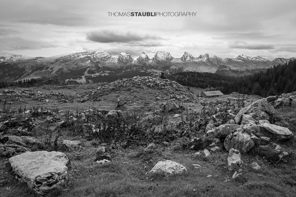 Blick von Hinderwinden Richtung Churfisten mit Chäserrugg, Hinterrugg, Schibenstoll, Zuestoll, Brisi, Frümsel und Selun