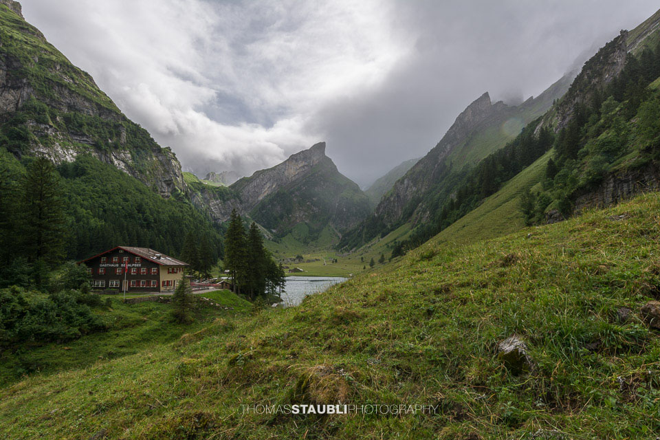 Wolkenverhangener Seealpsee
