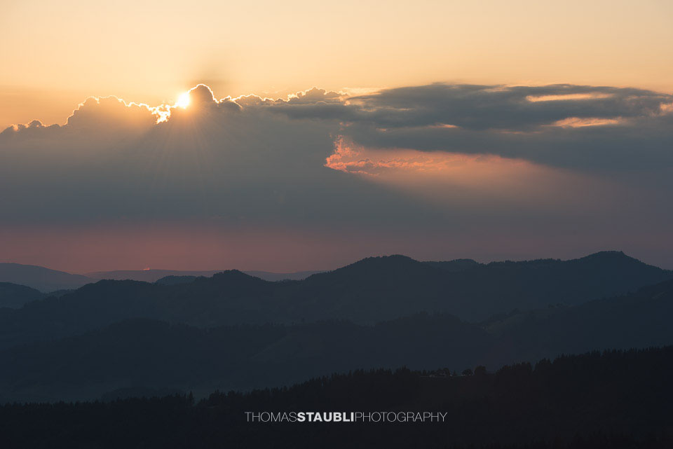 Sonne verschwindet hinter den Wolken