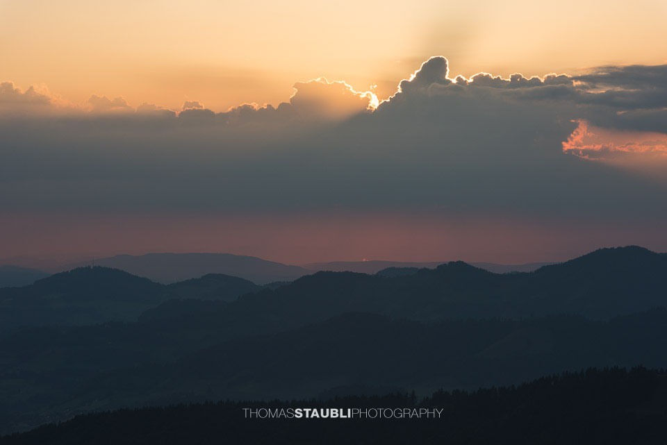 Sonne verschwindet hinter den Wolken
