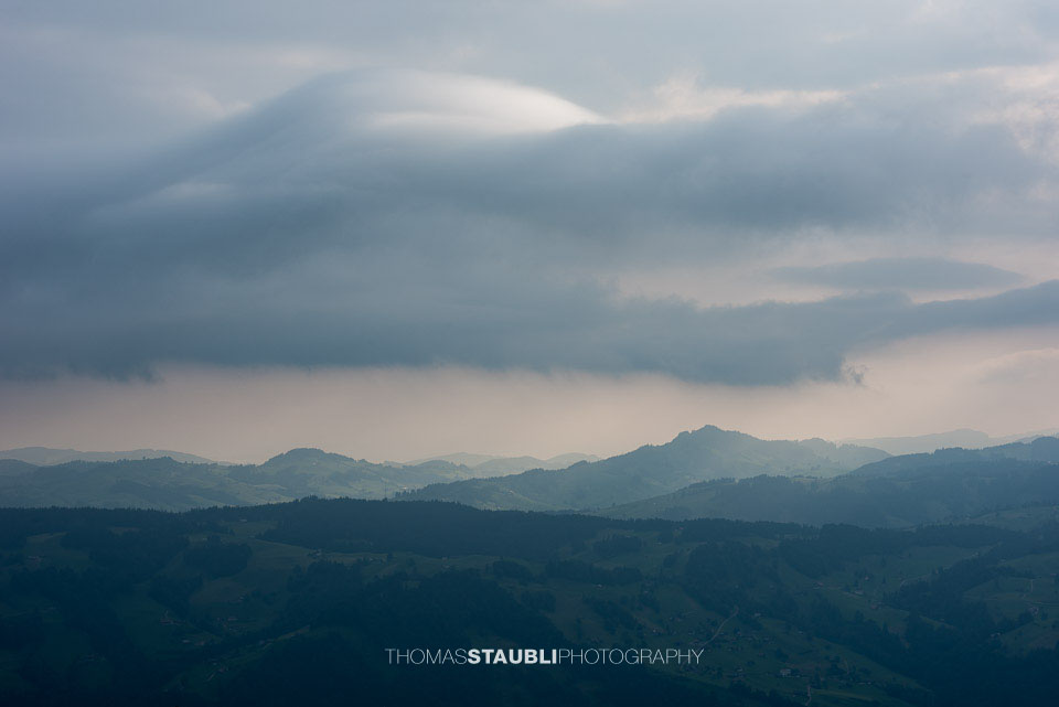 aufkommendes Gewitter über dem Toggenburg