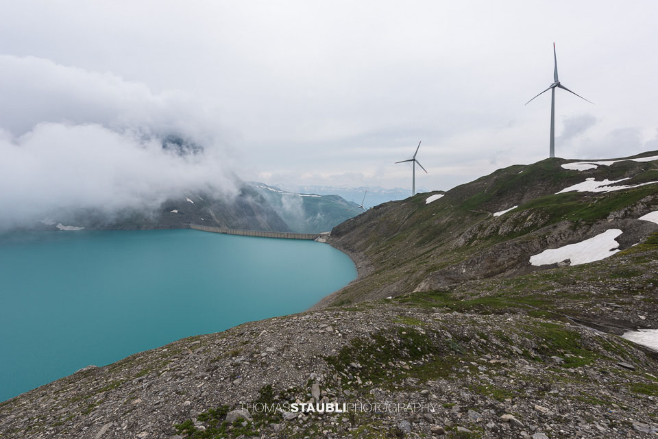 Griessee mit Windkraftwerk