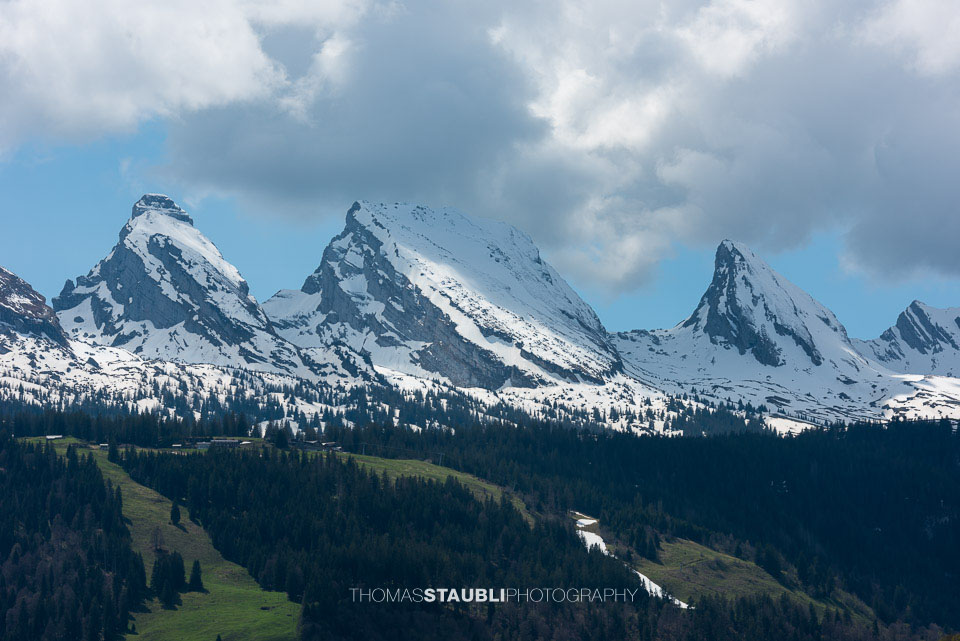 Die verschneiten Churfisten mit Zuestoll, Brisi und Frümsel