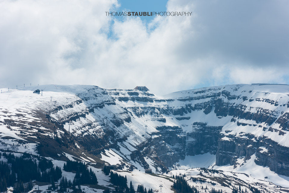 Blick zum Gipfelrestaurant Chäserrugg