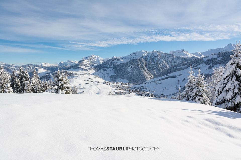 Blick Richtung verschneites Oberiberg