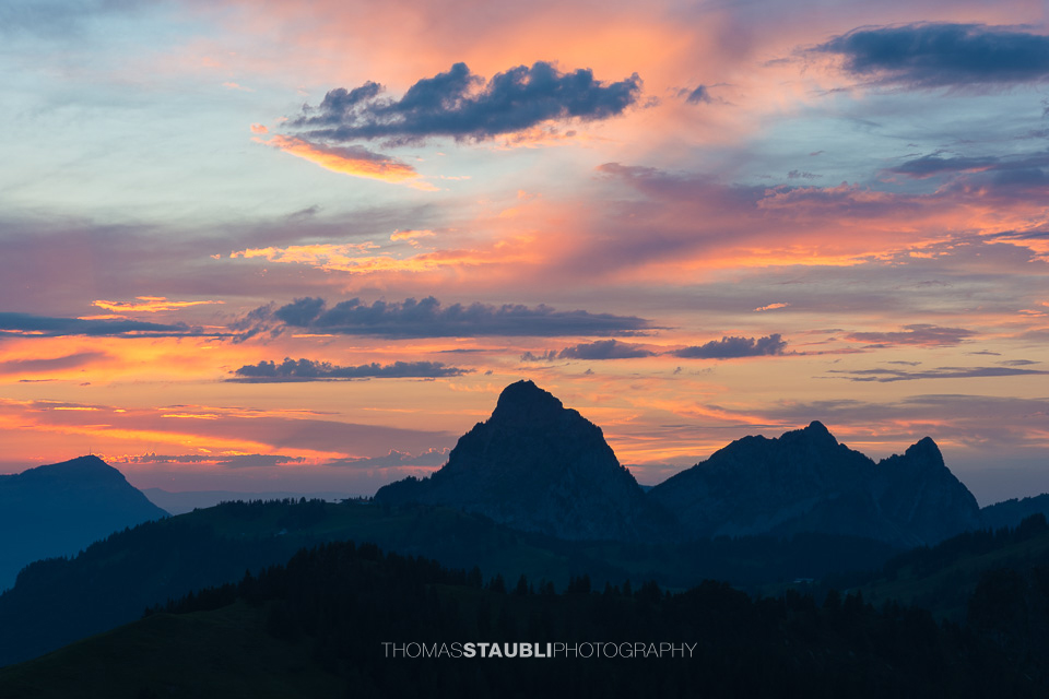 Abendrot über den Mythen
