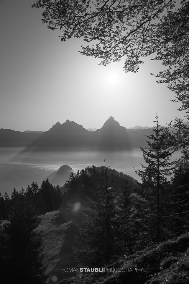 Sonnenaufgang hinter den Mythen