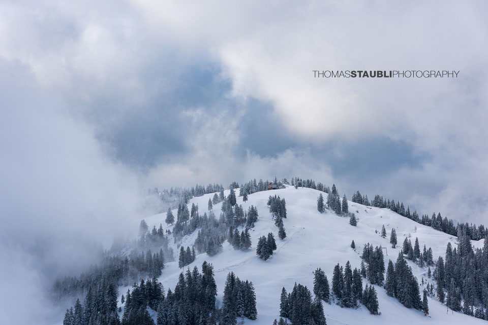 Wolken und Nebel über der Rotenflue