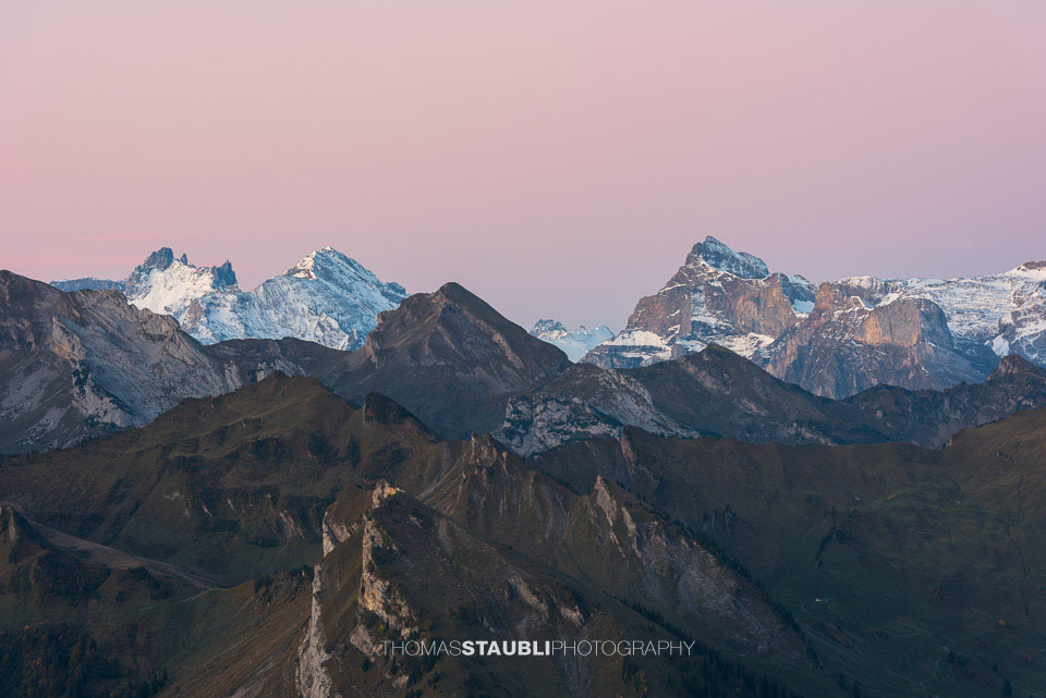 Brunnistock, Rot Gitschen, Urirotstock, Schlieren u. a. im Morgenrot
