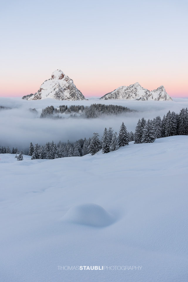 Morgendämmerung über den Mythen und Haggenspitz