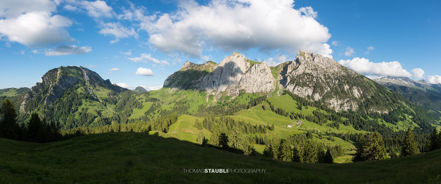 Bergpanorama mit Chöpfenberg, Riseten, Tierberg, Bockmattlistock und Schiberg