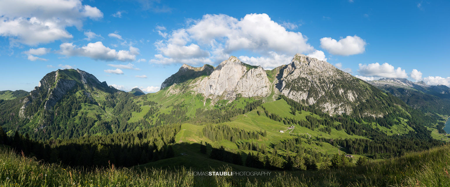 Bergpanorama mit Chöpfenberg, Riseten, Tierberg, Bockmattlistock und Schiberg