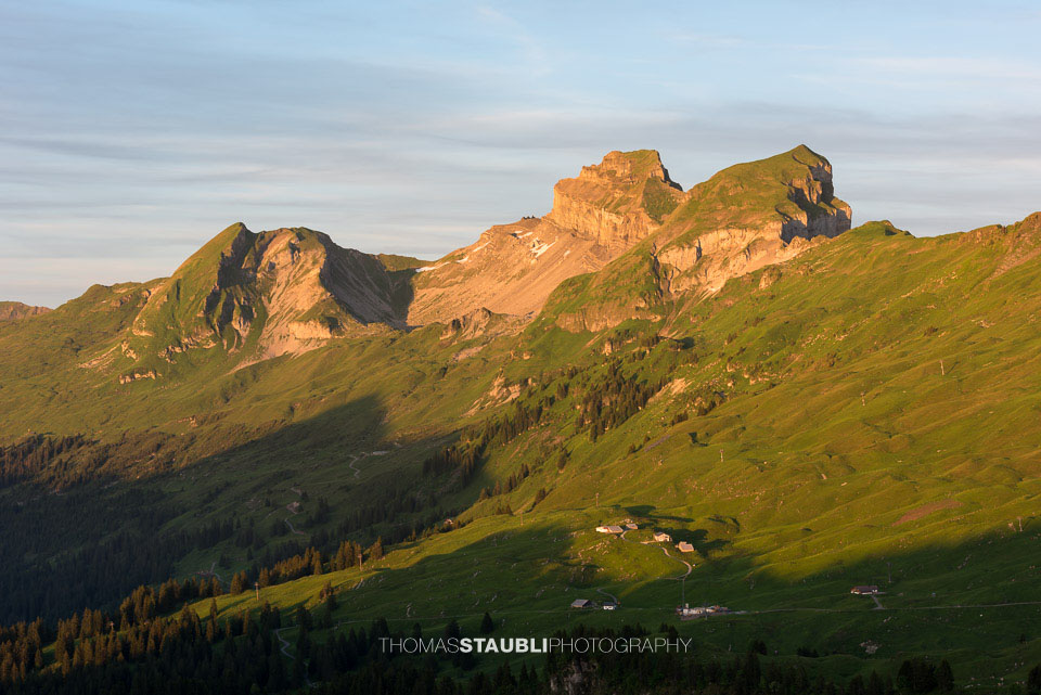 Abendsonne über dem Twäriberg, Druesberg und Forstberg