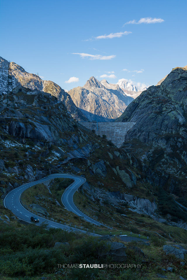 Blick von der Grimselpassstrasse Richtung Spitallamm-Staumauer