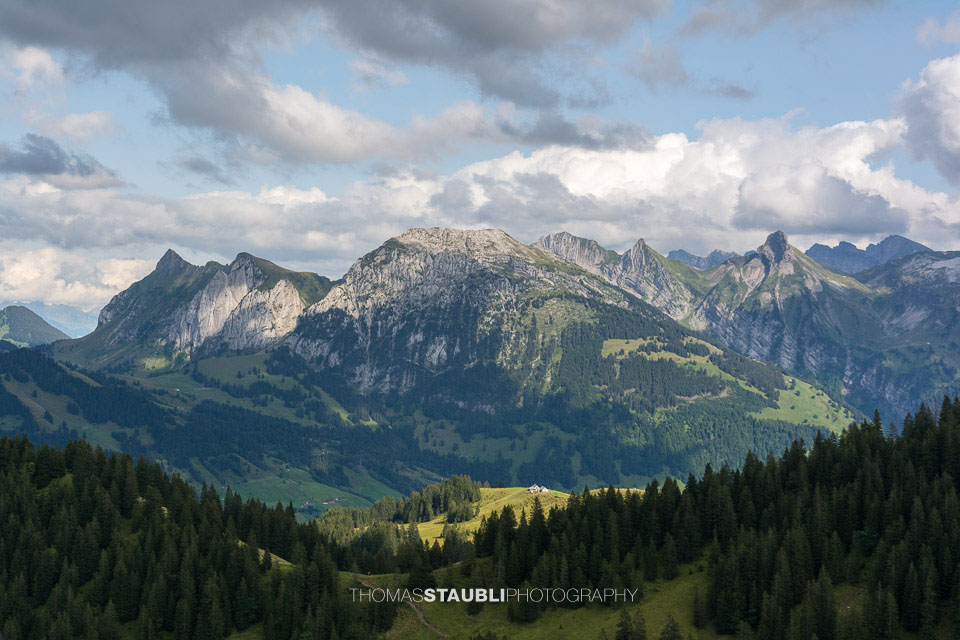 Wolken über dem Tierberg, Schiberg, Zindlenspitz u. a.