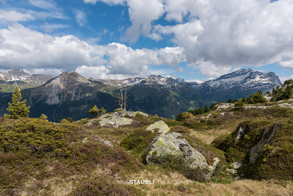 Sonne und Wolken über dem Val Schon