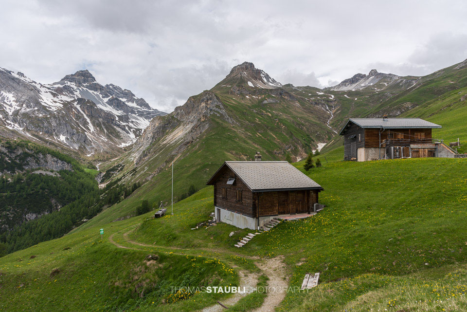 Maiensäss vor Alperschällihorn, Versangga und Cufercalhorn