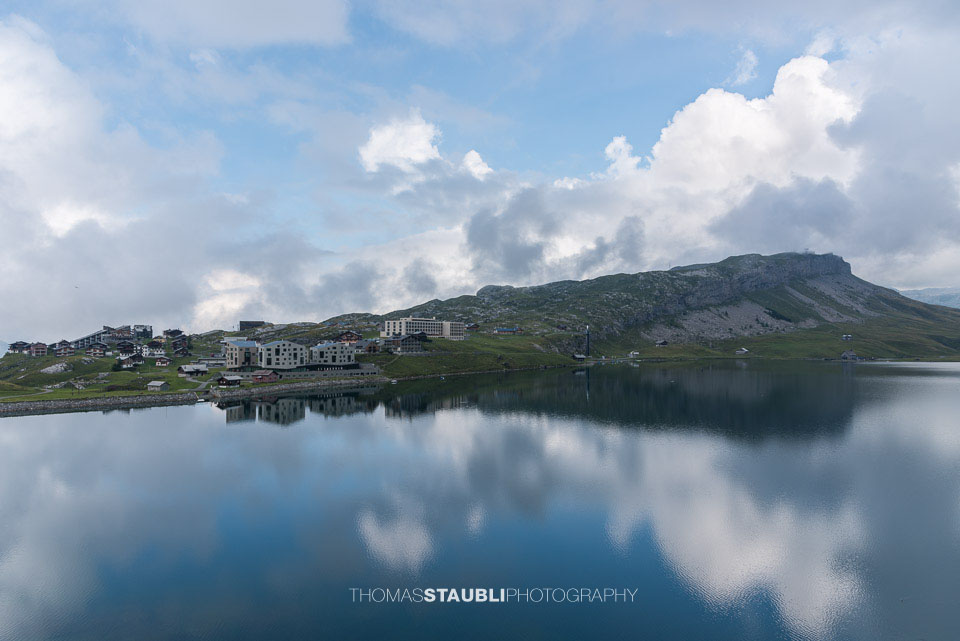 Wolkenhimmel über dem Dorf Melchsee-Frutt