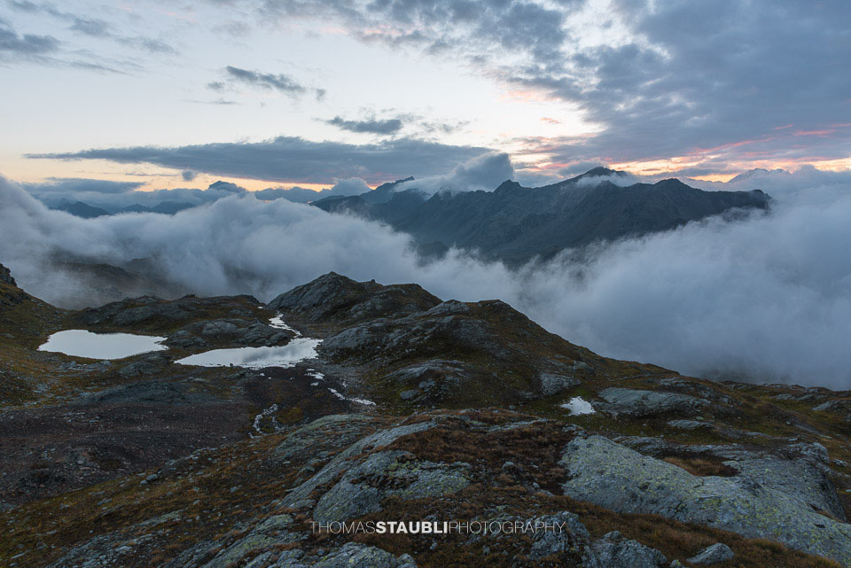 Morgennebel über der Alp La Sett