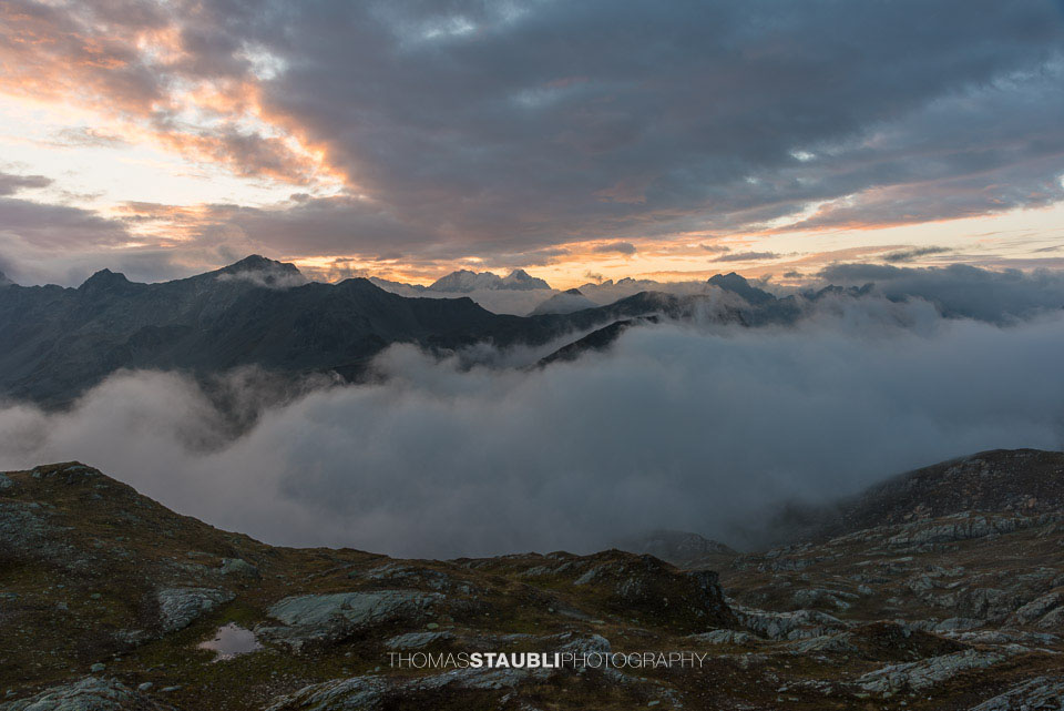 Morgenrot über dem Piz Grevasalvas, Piz Corvatsch, Piz Bernina, Piz Roseg und Piz da la Margna