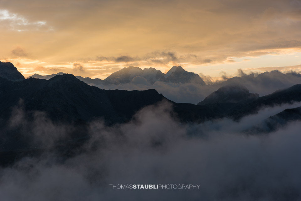 Sonnenaufgang über den Bündner Alpen