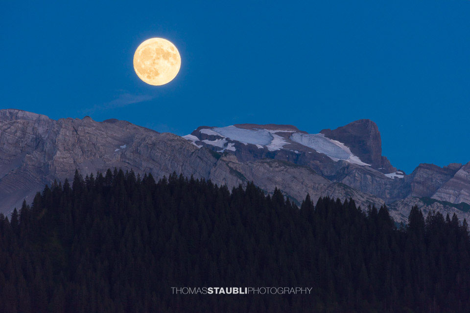 Vollmond über dem Glärnisch