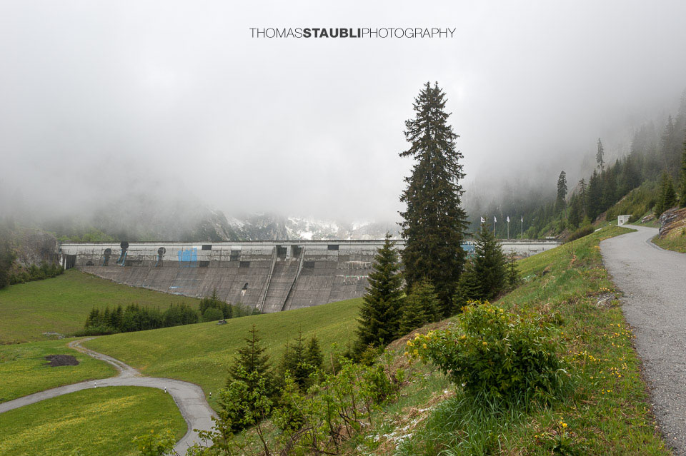 Dichter Nebel über dem Lag da Pigniu