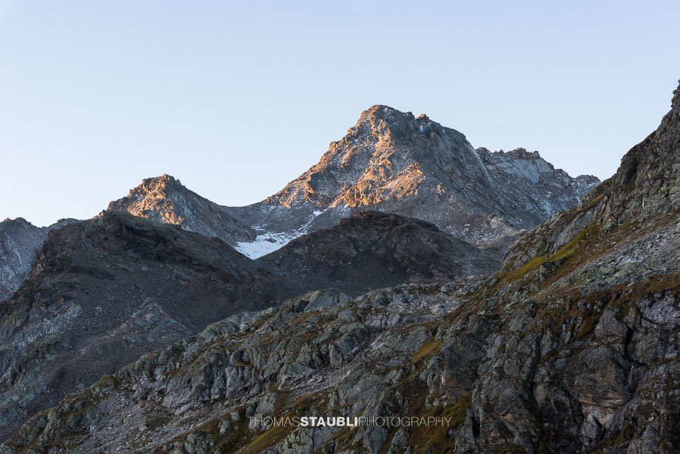 die ersten Sonnenstrahlen am Flüela Wisshorn