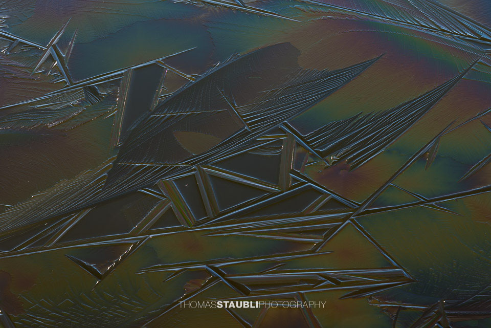 Eisschicht auf dem Wasser