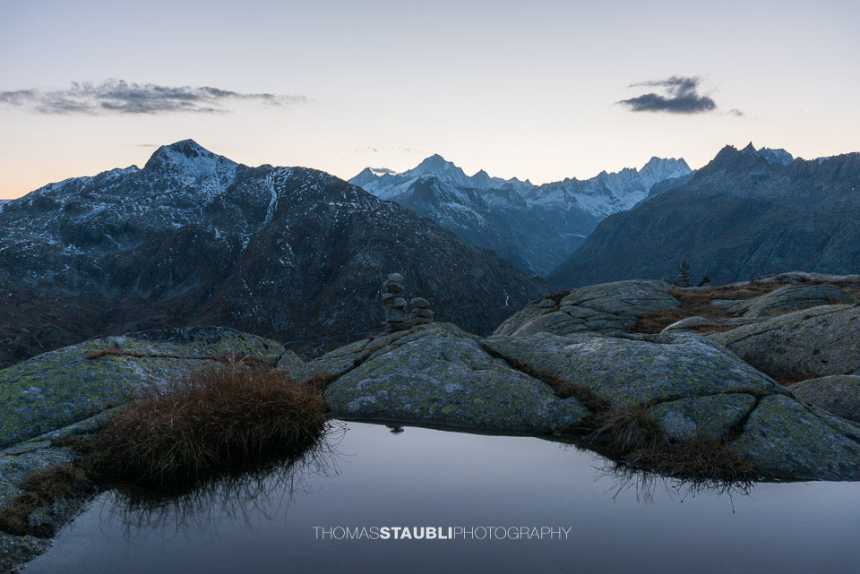 Abenddämmerung über den Berner Alpen