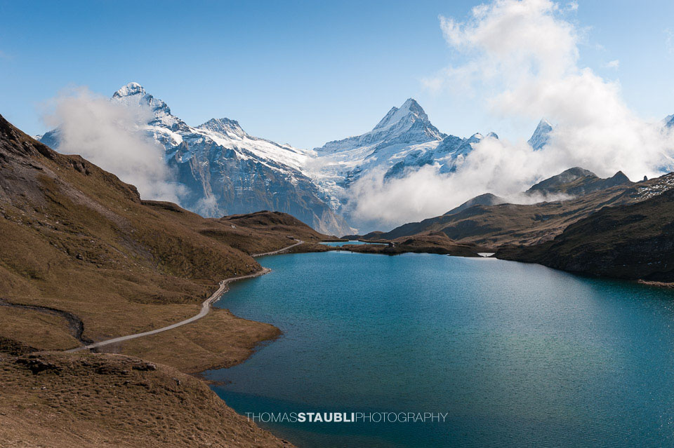 Bachsee oder auch Bachalpsee genannt mit Wetterhorn und Schreckhorn im Hintergrund