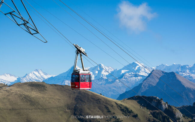 Stockhornbahn mit Eiger, Mönch und Jungfrau im Hintergrund