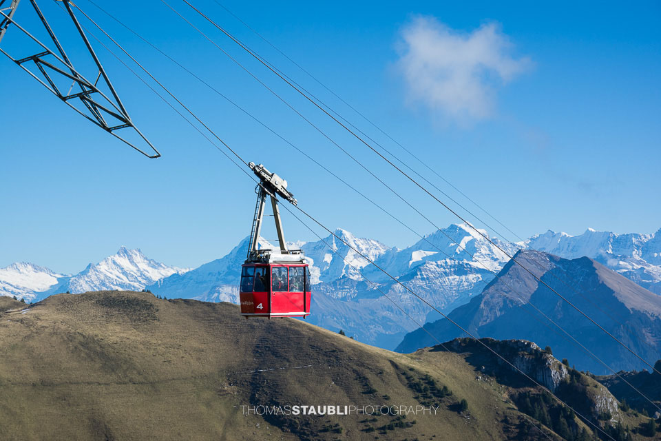 Stockhornbahn mit Eiger, Mönch und Jungfrau im Hintergrund