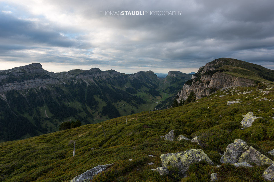 Blick vom Niederhorn ins Justistal