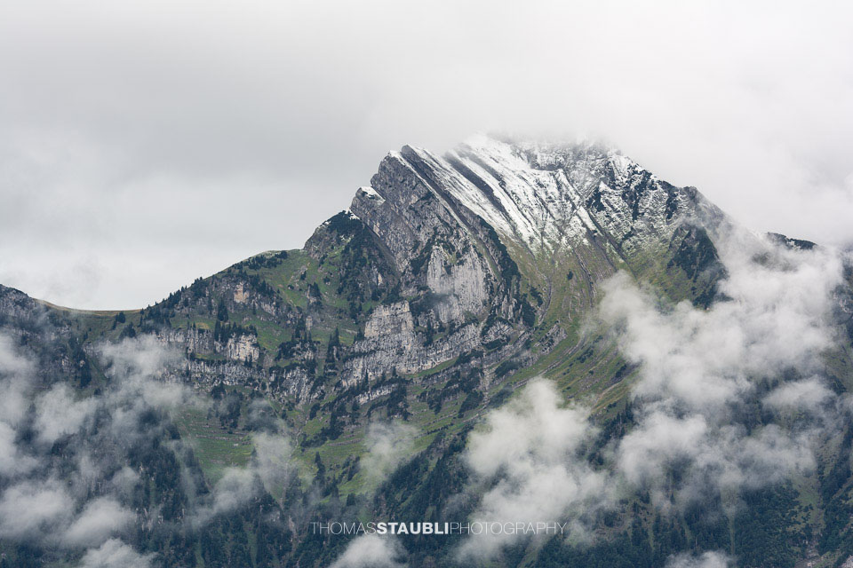 Wolken und Schnee am Sichelchamm