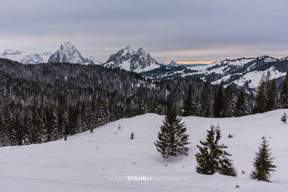 Schneebedeckter Gross Mythen, Klein Mythen und Haggenspitz