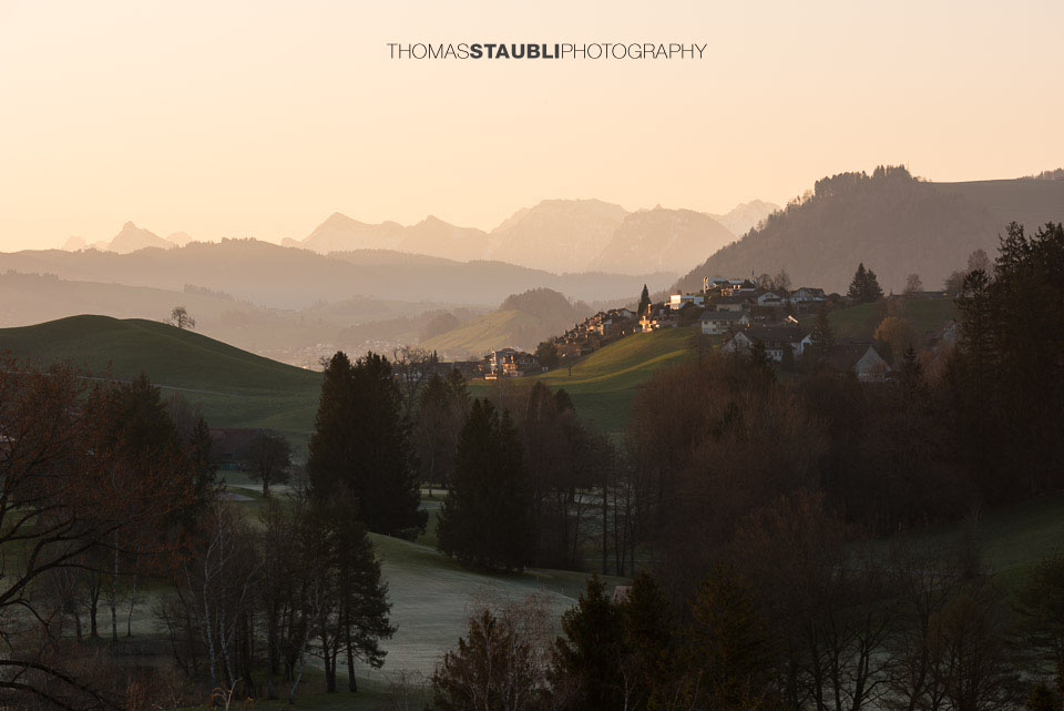 Sonnenaufgang über der Hirzelregion