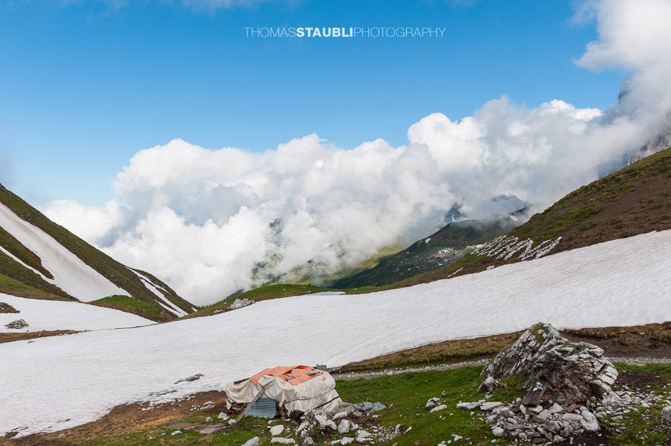 der Rätikon in dicken Wolken verhüllt