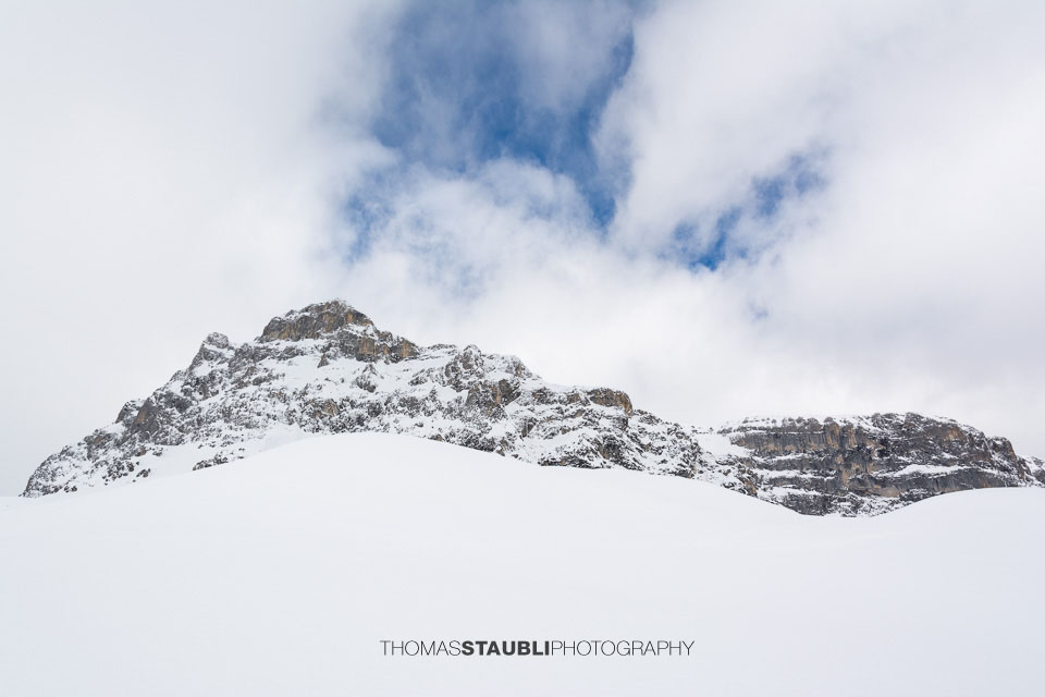 verschneite Felsformation bei Partnun