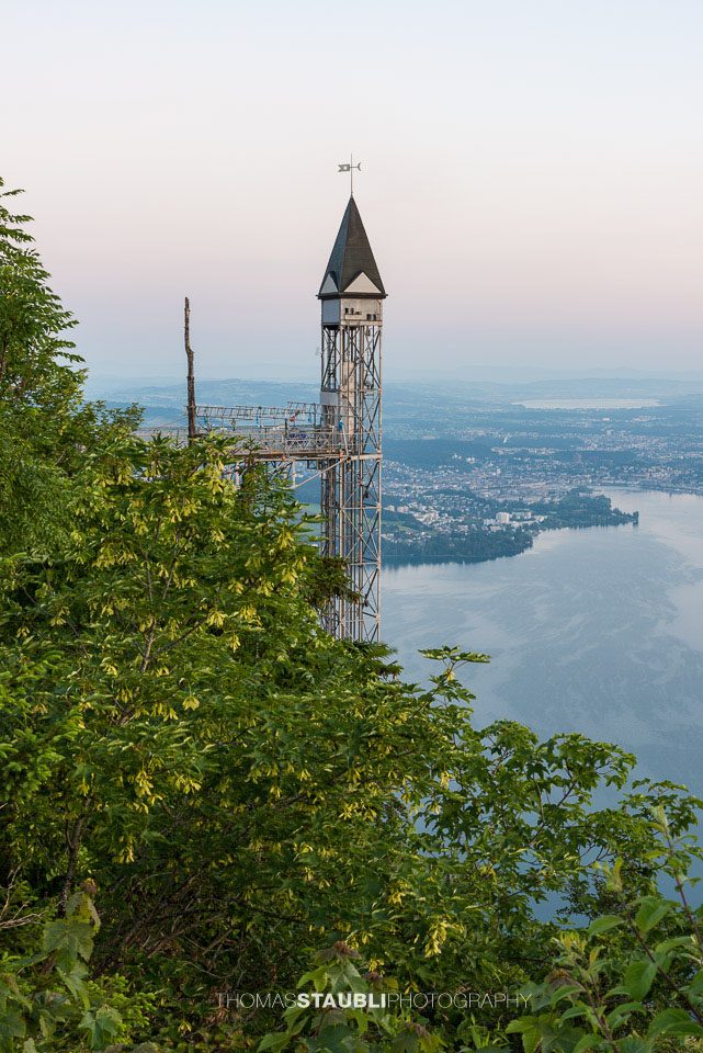 Frühmorgens auf dem Bürgenstock mit Blick zum Hammetschwand-Lift und der Stadt Luzern im Hintergrund
