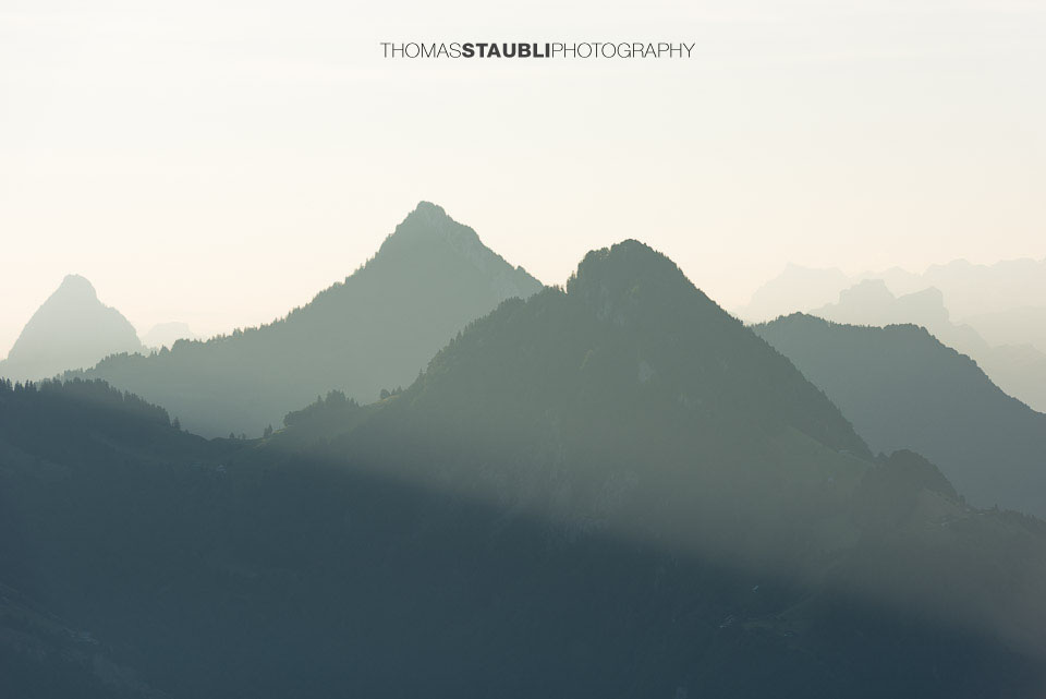 Blick vom Bürgenstock Richtung Grosser Mythen, Rigi Hochflue und Viznauerstock / Gersauerstock im Gegenlicht