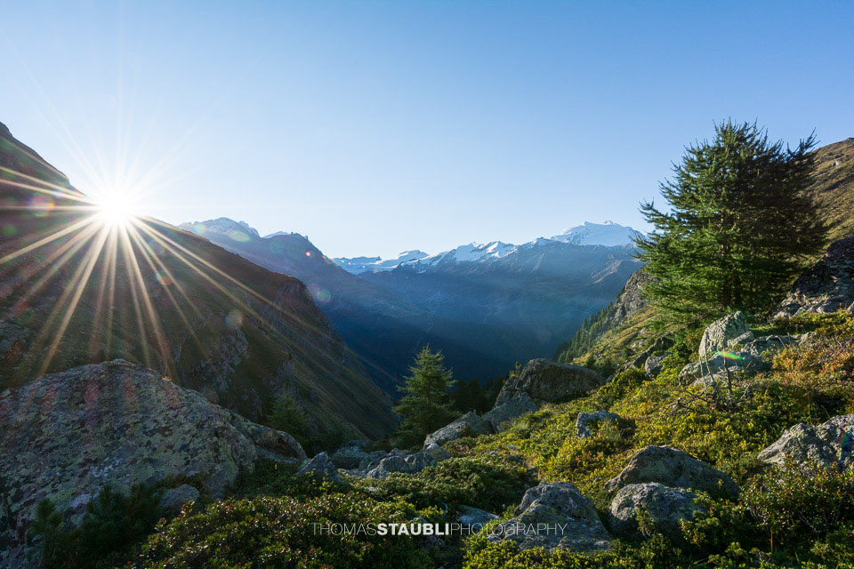 Sonnenaufgang bei der Trift mit Zermatter Bergkulisse