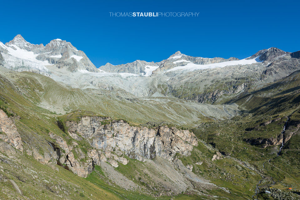 Blick von der Höhbalmenstafel Richtung Ober Gabelhorn, Wellenkuppe, Trifthorn und Zinalrothorn mit Gabelhorngletscher, Triftgletscher und Rothorngletscher 2015