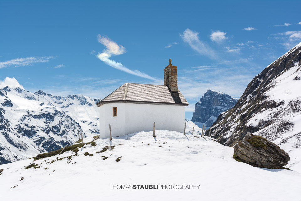 Surenen – Blackenchappeli auf der verschneiten Blackenalp