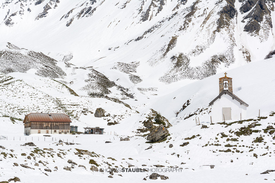 Surenen – Blackenchappeli auf der verschneiten Blackenalp