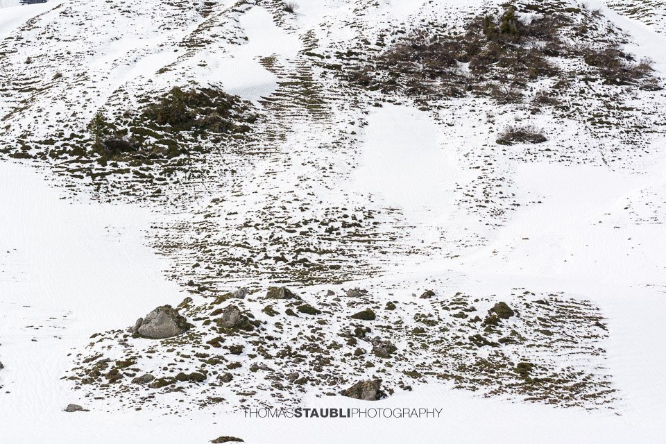 verschneite Felsstrukturen