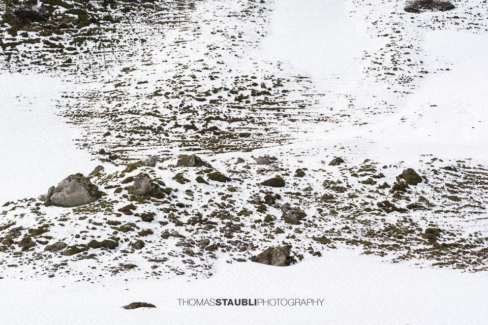 verschneite Felsstrukturen