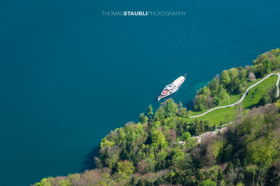 Blick von Seelisberg hinunter zur Schiffstation Rütli