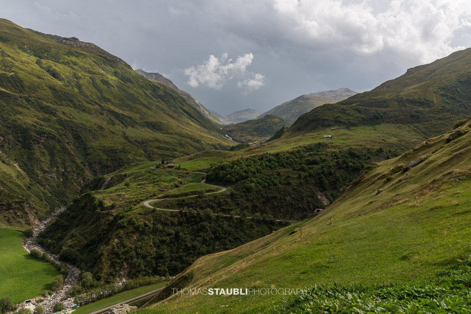 Gewitterstimmung über Wittenwasseren, im Hintergrund der Ronggergrat und Tälligrat