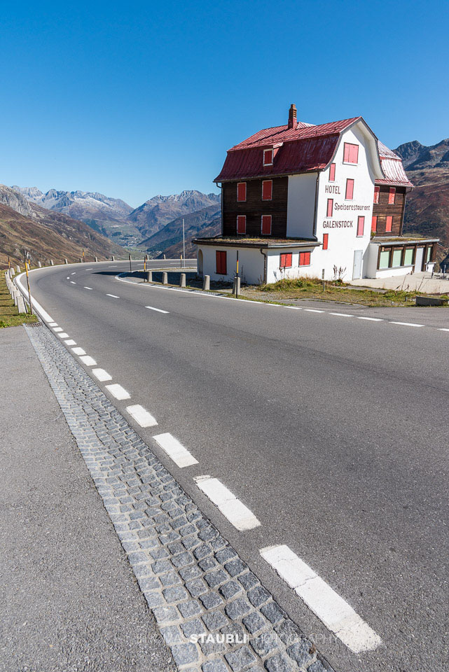 das alte verlassene Berghotel Galenstock am Furkapass